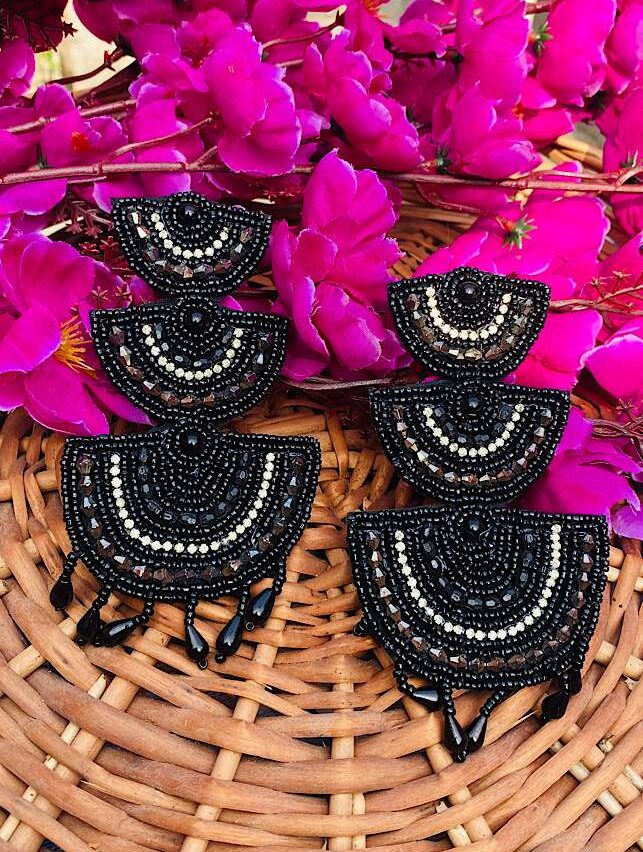Tribal Handmade – Magnetic Black Earings