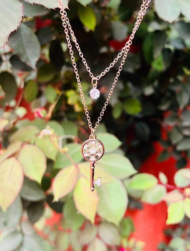 Funky Fashion – Golden Key Pendent