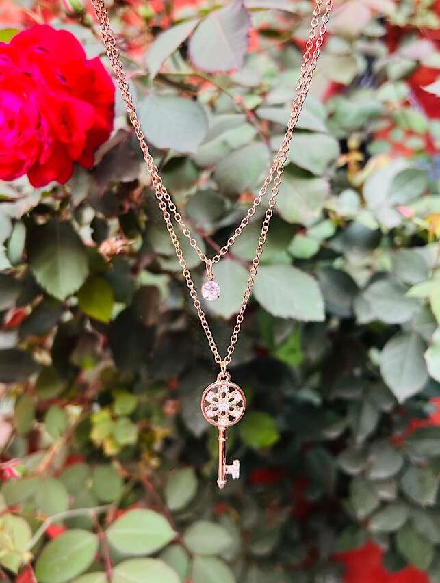 Funky Fashion – Golden Key Pendent