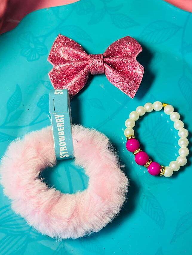 Krazy Hampers – Kanjak Special Combo(Pink)