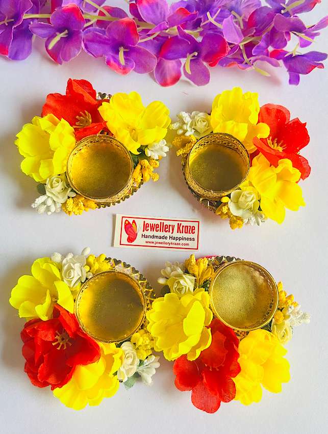 Festive Floral T-Light Holder – Set of 4