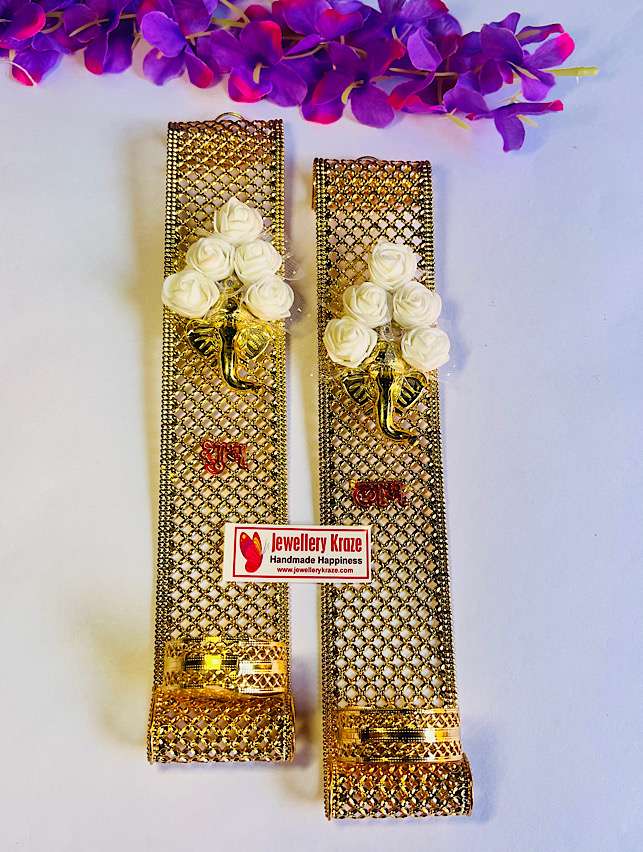 White Ganpati G Stand